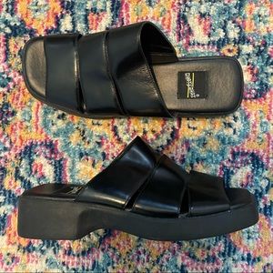 VINTAGE WOMANS LEATHER PLATFORM SLIDES